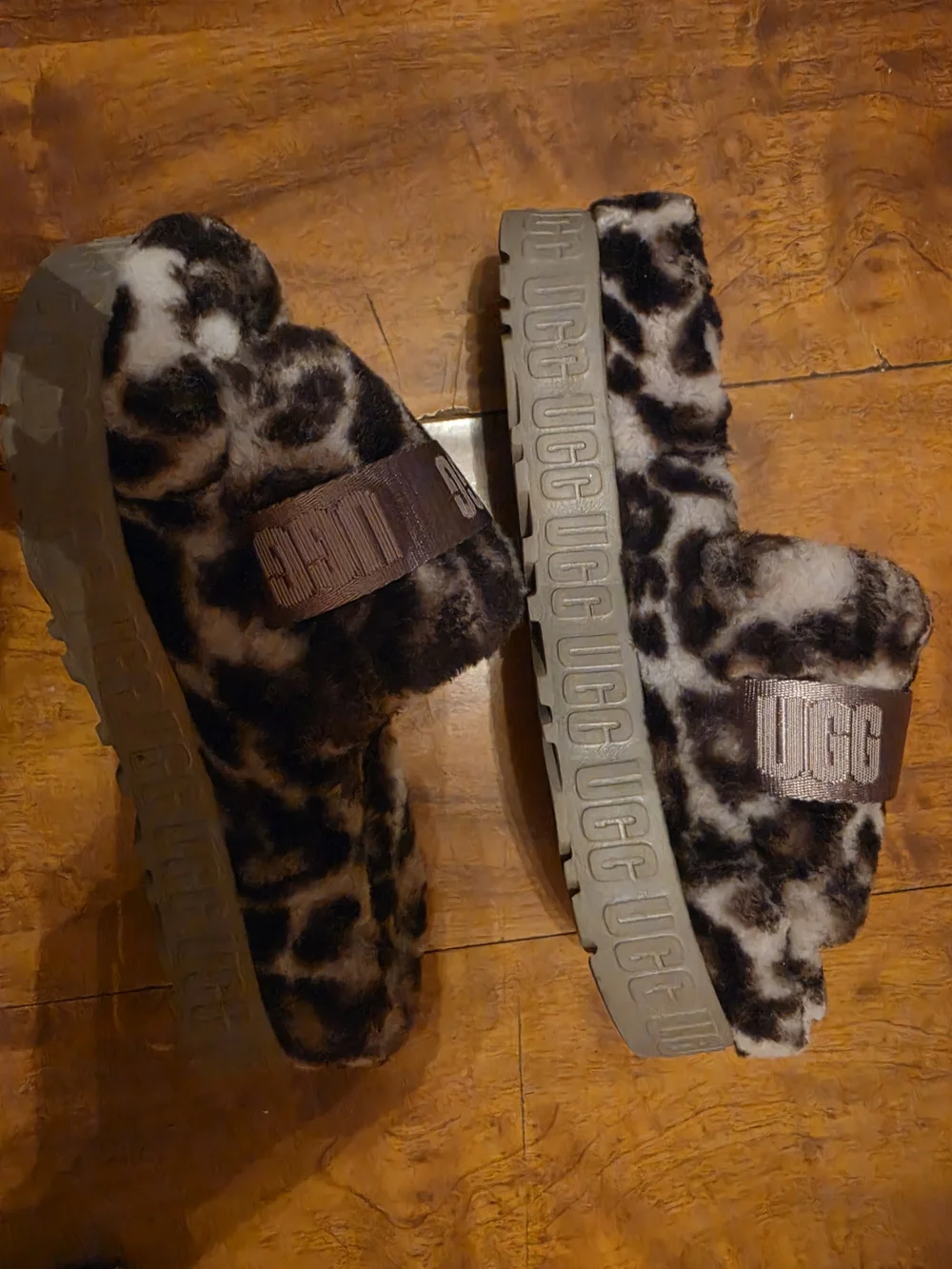 UGG Fluff Slide Leopard Print Faux Fur Sandal - Black/Gray